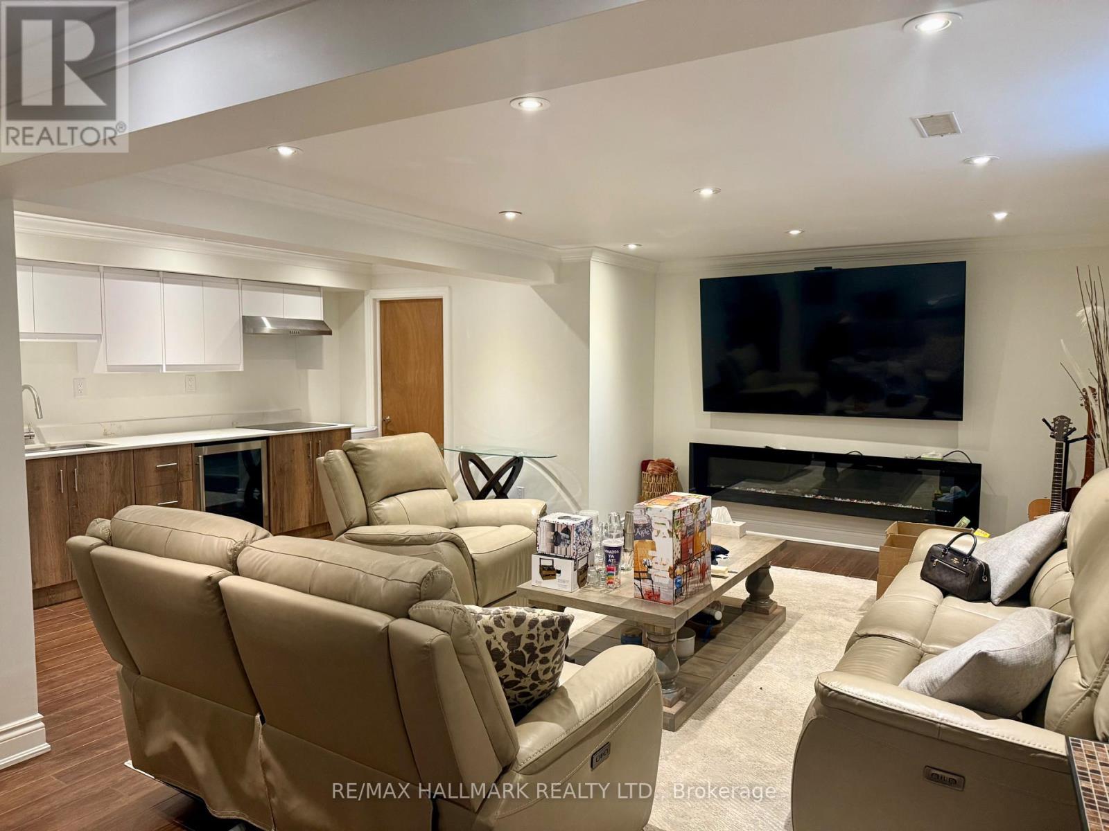 220 Tonner Crescent, Aurora, ON - Indoor Photo Showing Living Room With Fireplace