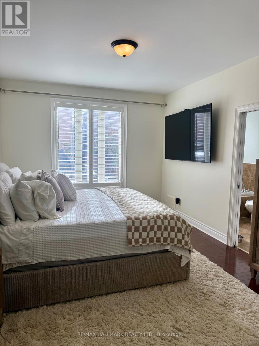 220 Tonner Crescent, Aurora, ON - Indoor Photo Showing Bedroom
