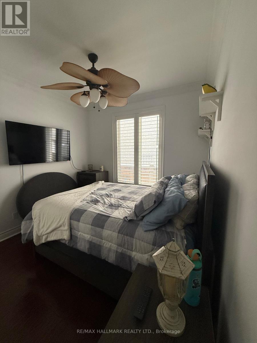 220 Tonner Crescent, Aurora, ON - Indoor Photo Showing Bedroom
