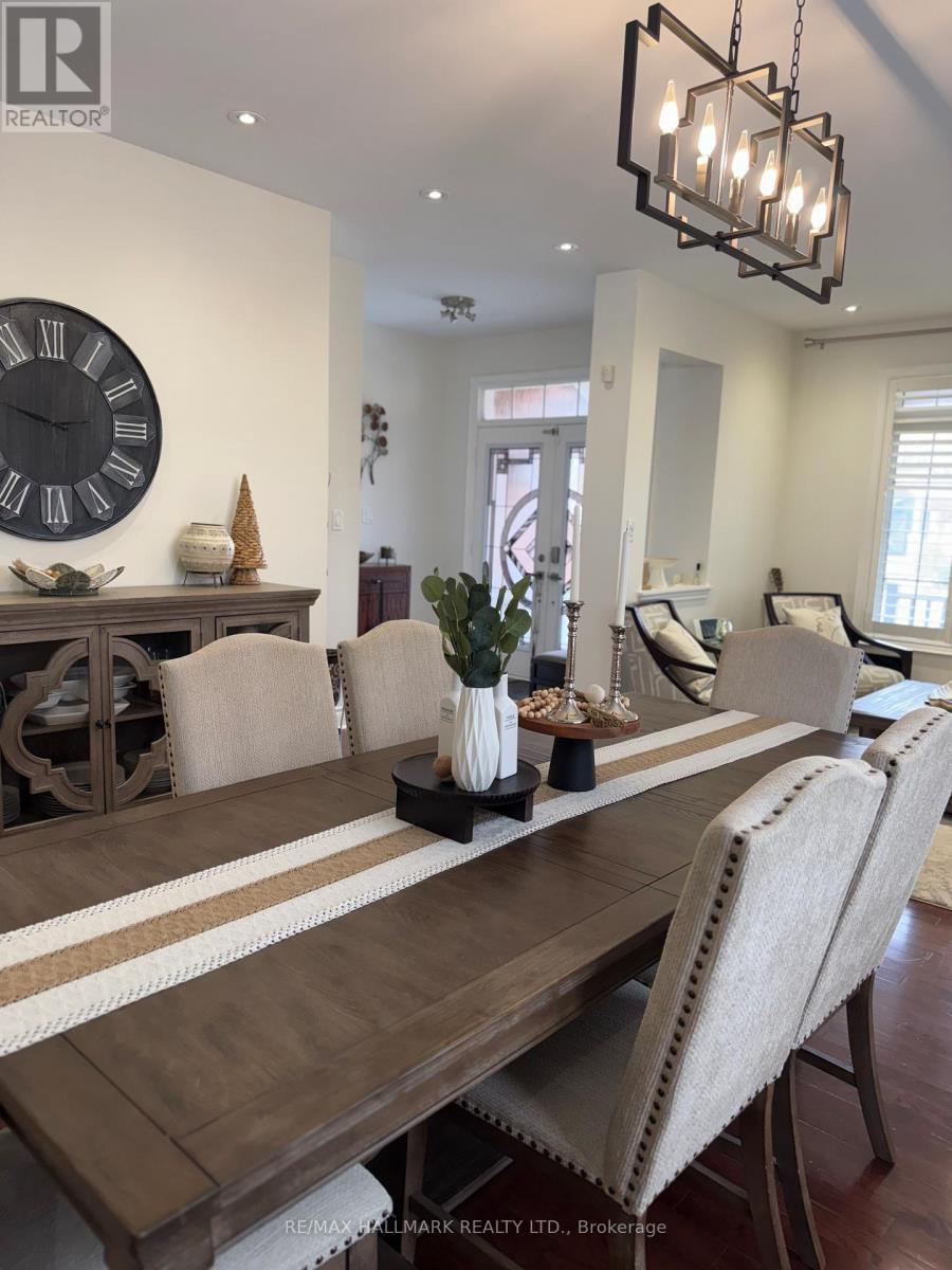 220 Tonner Crescent, Aurora, ON - Indoor Photo Showing Dining Room