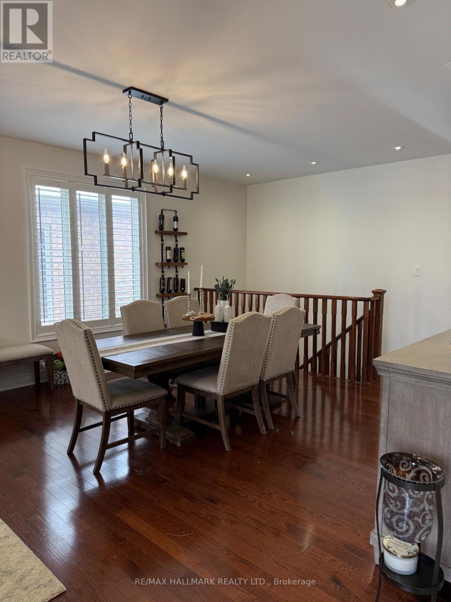 220 Tonner Crescent, Aurora, ON - Indoor Photo Showing Dining Room