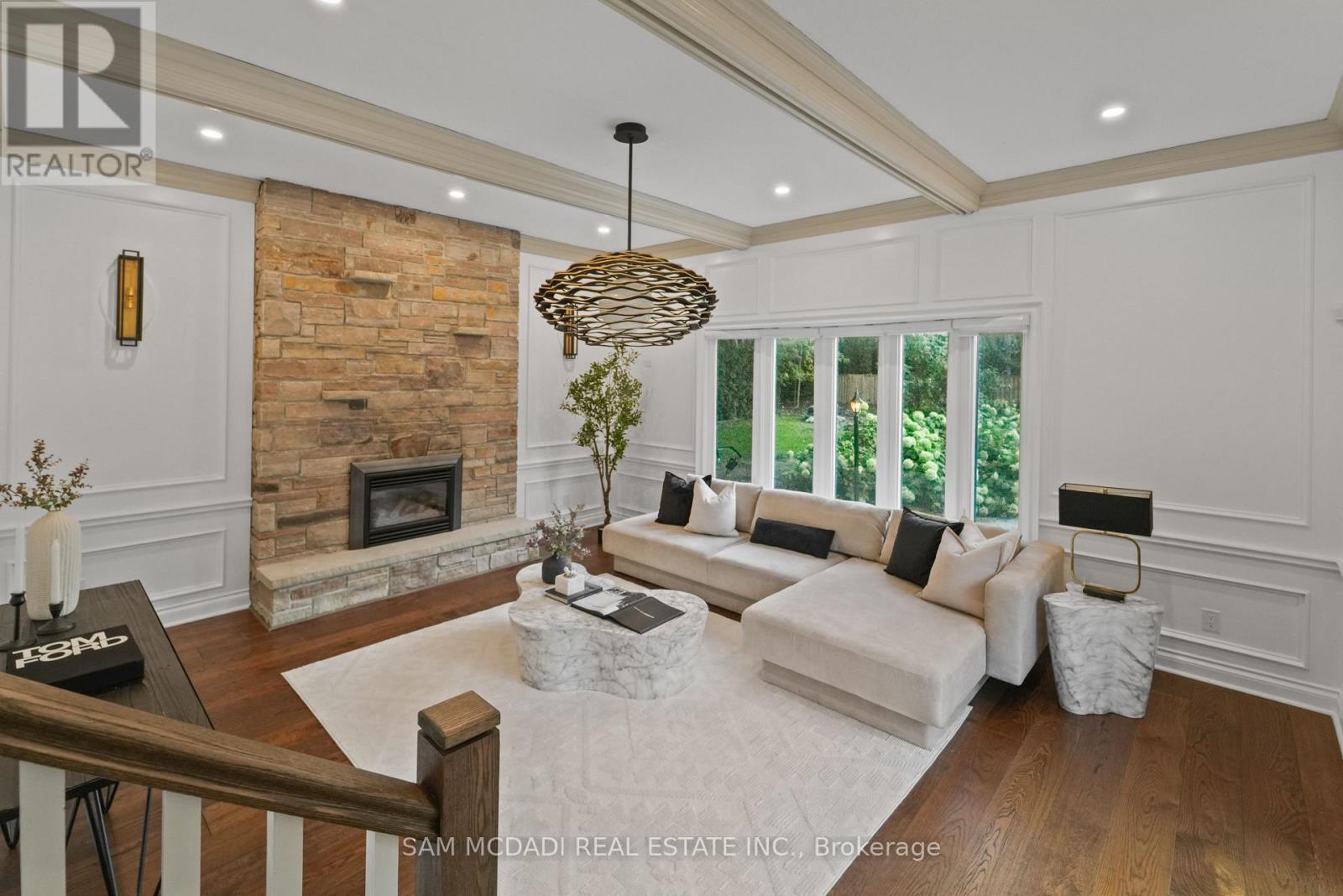 474 Bob-O-Link Road, Mississauga, ON - Indoor Photo Showing Living Room With Fireplace