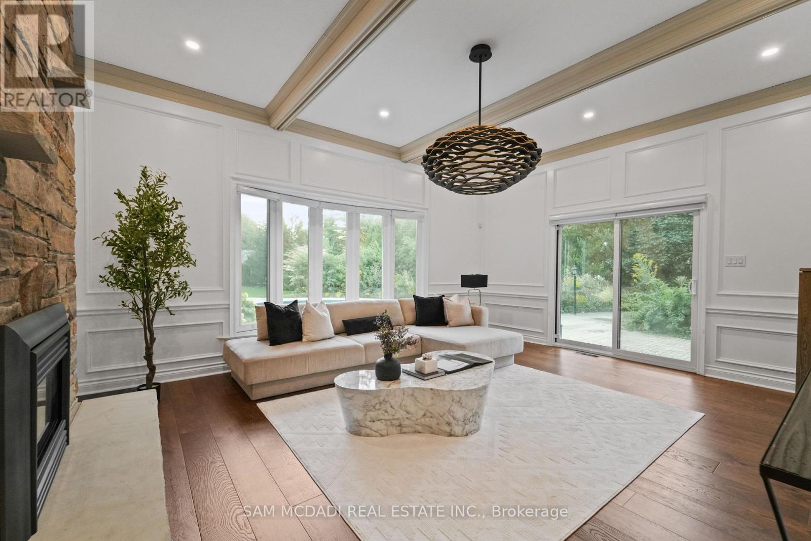 474 Bob-O-Link Road, Mississauga, ON - Indoor Photo Showing Living Room With Fireplace