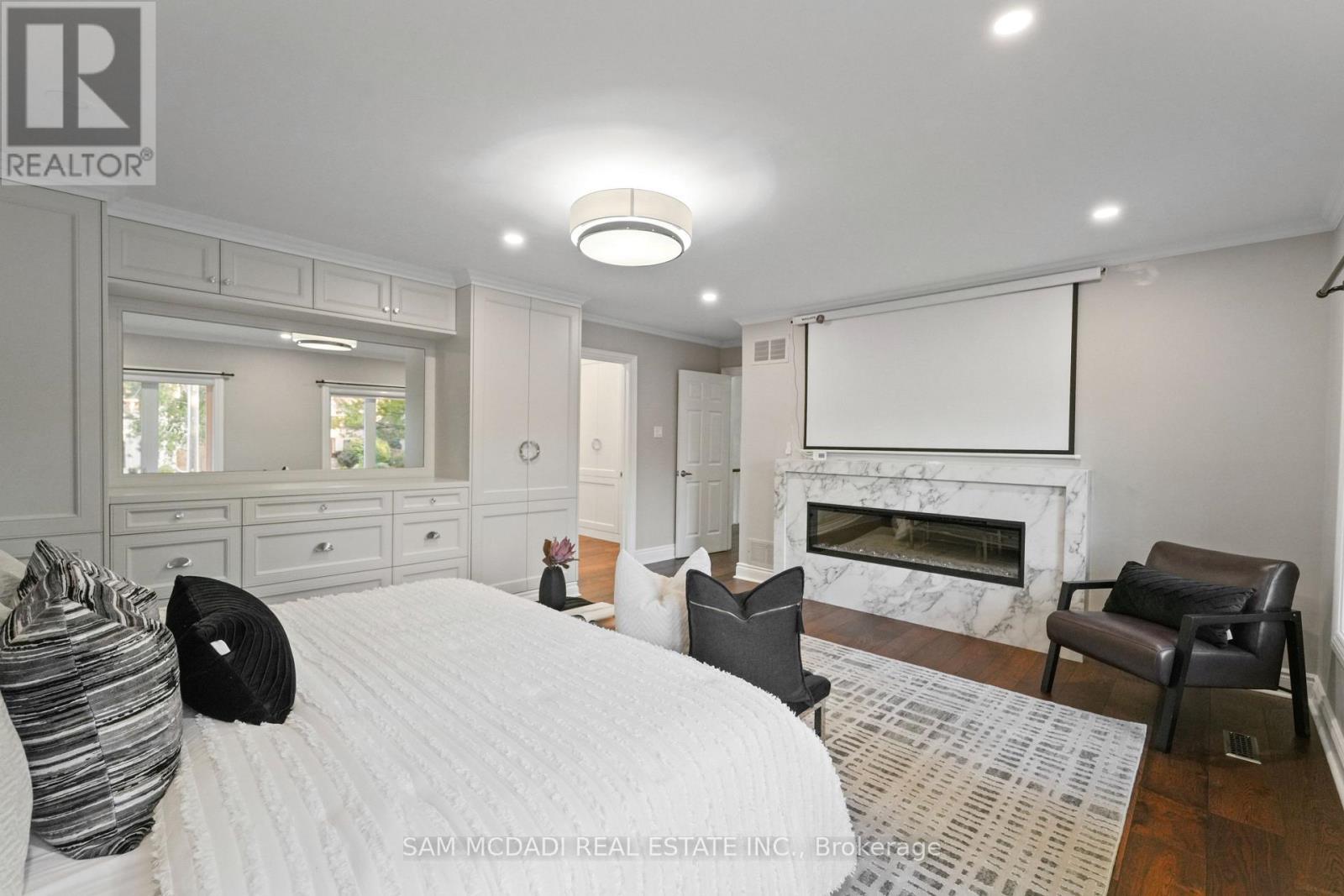 474 Bob-O-Link Road, Mississauga, ON - Indoor With Fireplace