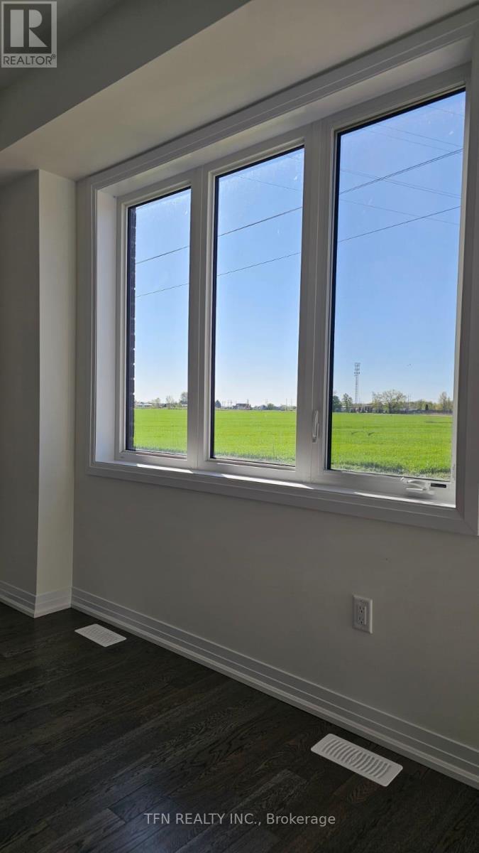 8 - 15 Peach Street, Thorold, ON - Indoor Photo Showing Other Room