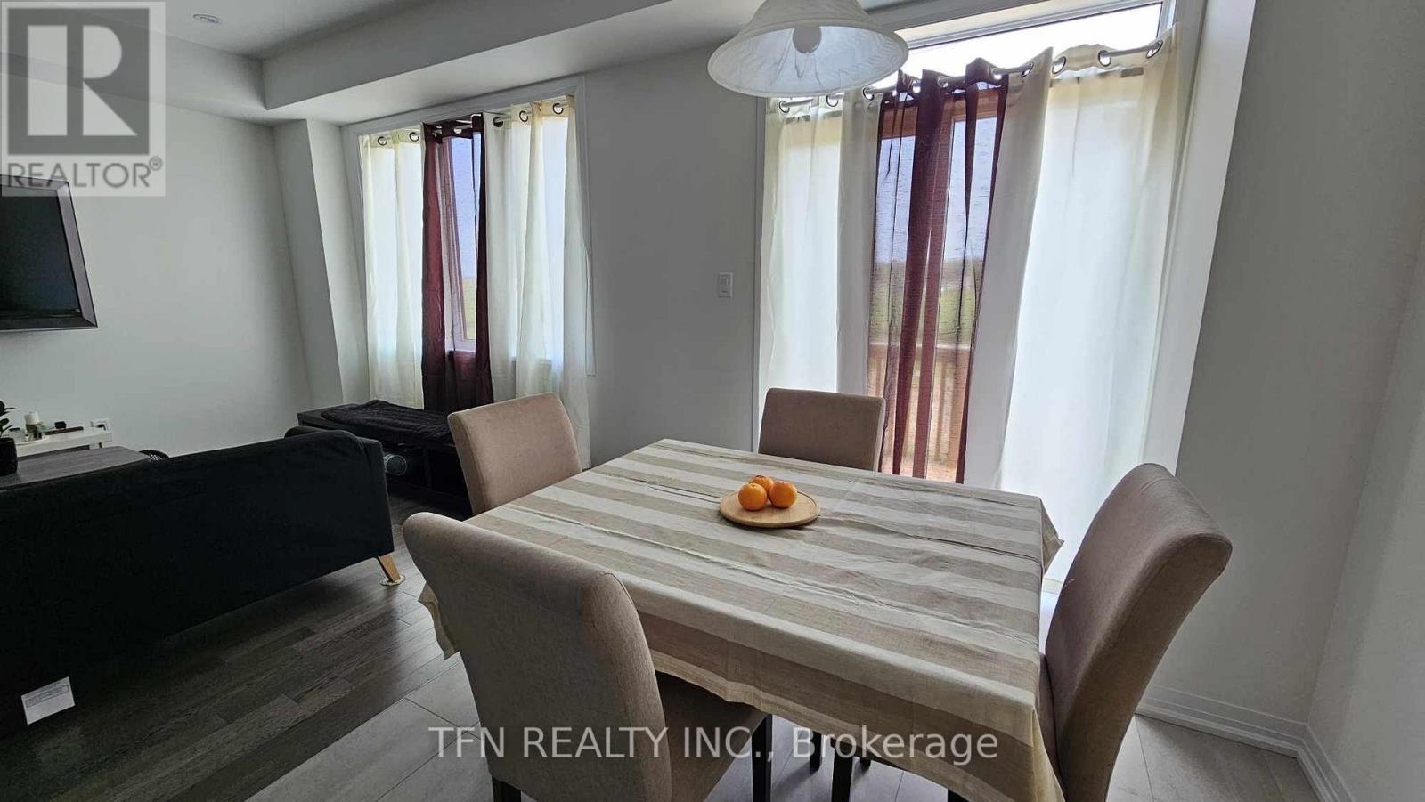 8 - 15 Peach Street, Thorold, ON - Indoor Photo Showing Dining Room