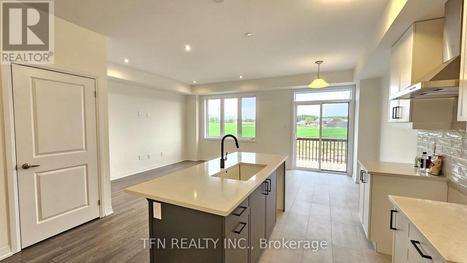 8 - 15 Peach Street, Thorold, ON - Indoor Photo Showing Kitchen