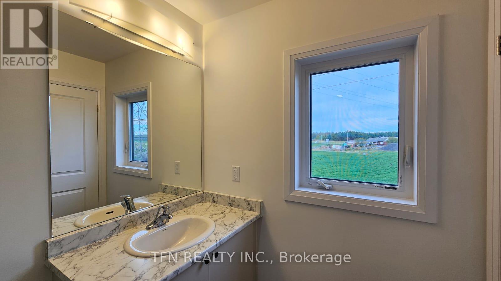 8 - 15 Peach Street, Thorold, ON - Indoor Photo Showing Bathroom