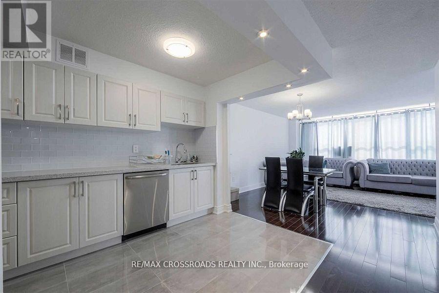 1109 - 45 Sunrise Avenue, Toronto, ON - Indoor Photo Showing Kitchen