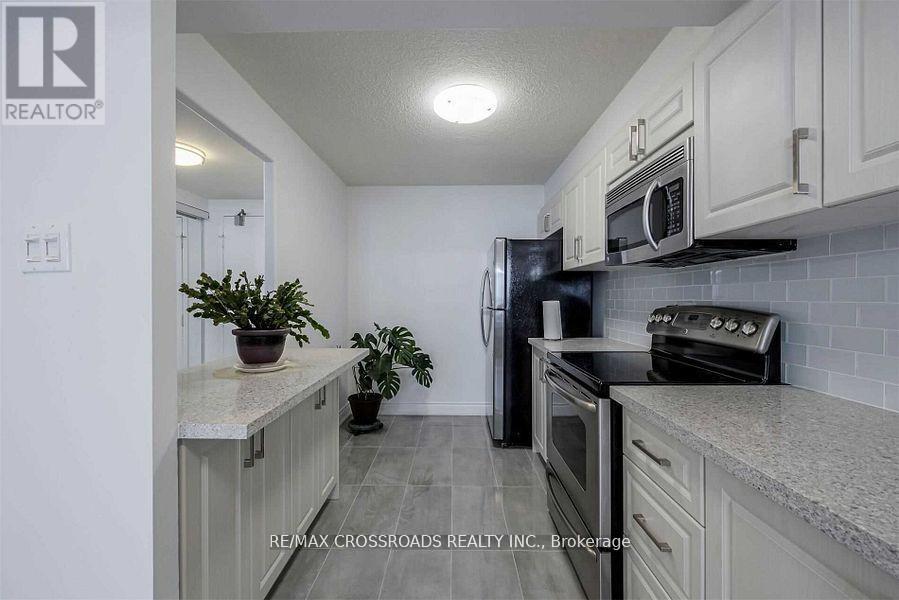 1109 - 45 Sunrise Avenue, Toronto, ON - Indoor Photo Showing Kitchen
