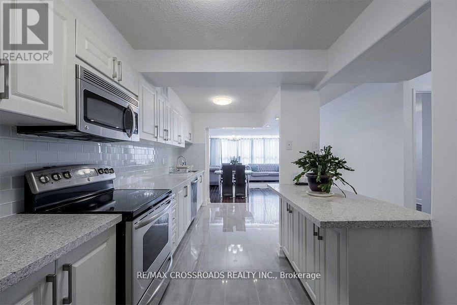 1109 - 45 Sunrise Avenue, Toronto, ON - Indoor Photo Showing Kitchen With Stainless Steel Kitchen With Upgraded Kitchen