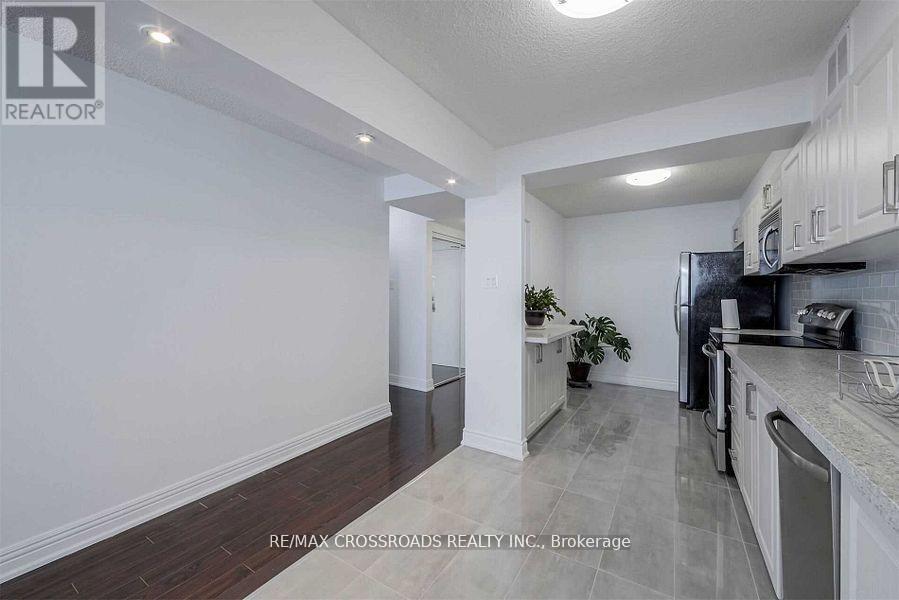 1109 - 45 Sunrise Avenue, Toronto, ON - Indoor Photo Showing Kitchen