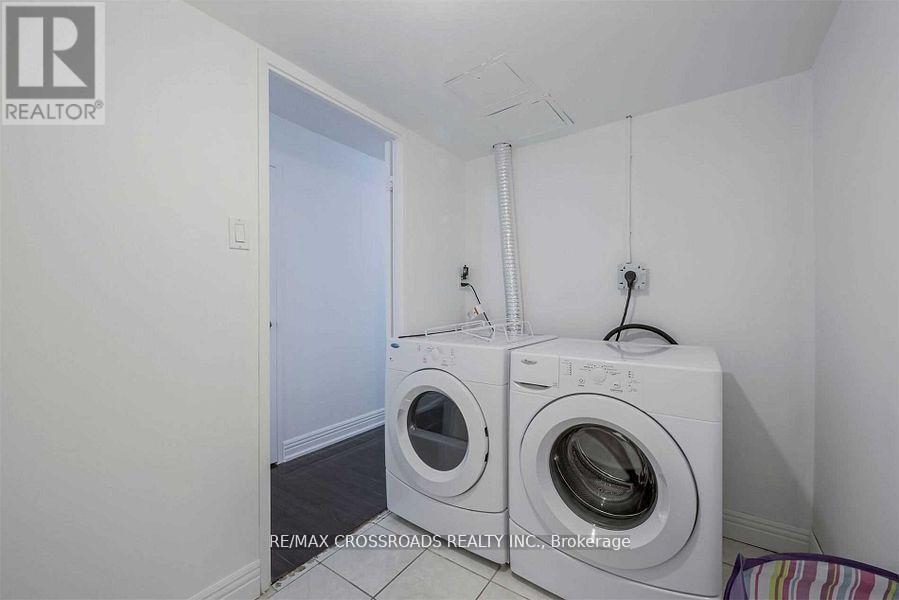 1109 - 45 Sunrise Avenue, Toronto, ON - Indoor Photo Showing Laundry Room