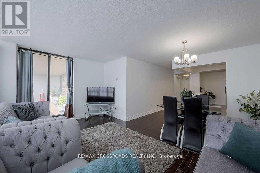 1109 - 45 Sunrise Avenue, Toronto, ON - Indoor Photo Showing Living Room