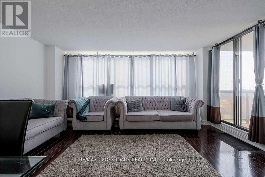 1109 - 45 Sunrise Avenue, Toronto, ON - Indoor Photo Showing Living Room