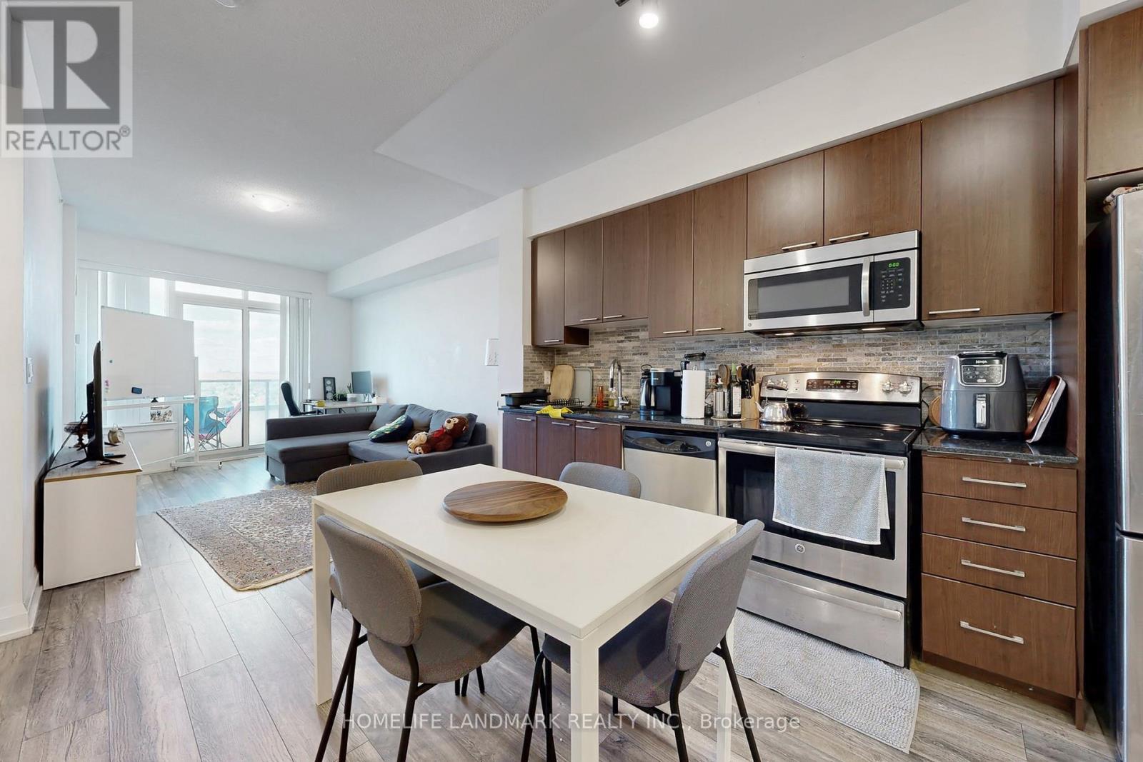 1123 - 7161 Yonge Street, Markham, ON - Indoor Photo Showing Kitchen With Upgraded Kitchen