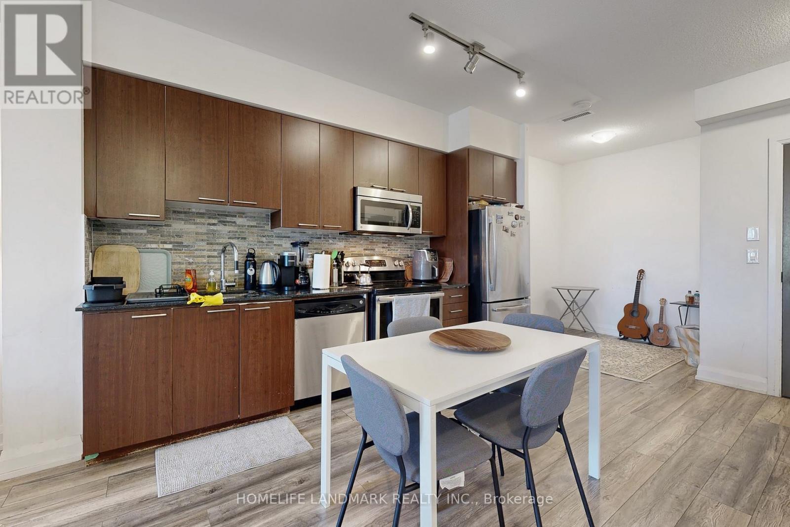 1123 - 7161 Yonge Street, Markham, ON - Indoor Photo Showing Kitchen With Upgraded Kitchen