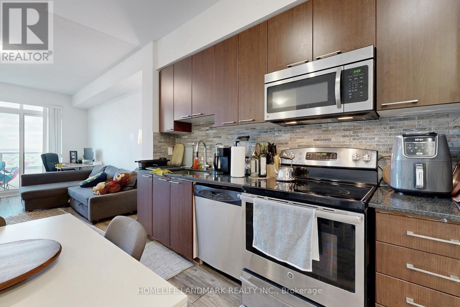 1123 - 7161 Yonge Street, Markham, ON - Indoor Photo Showing Kitchen With Upgraded Kitchen