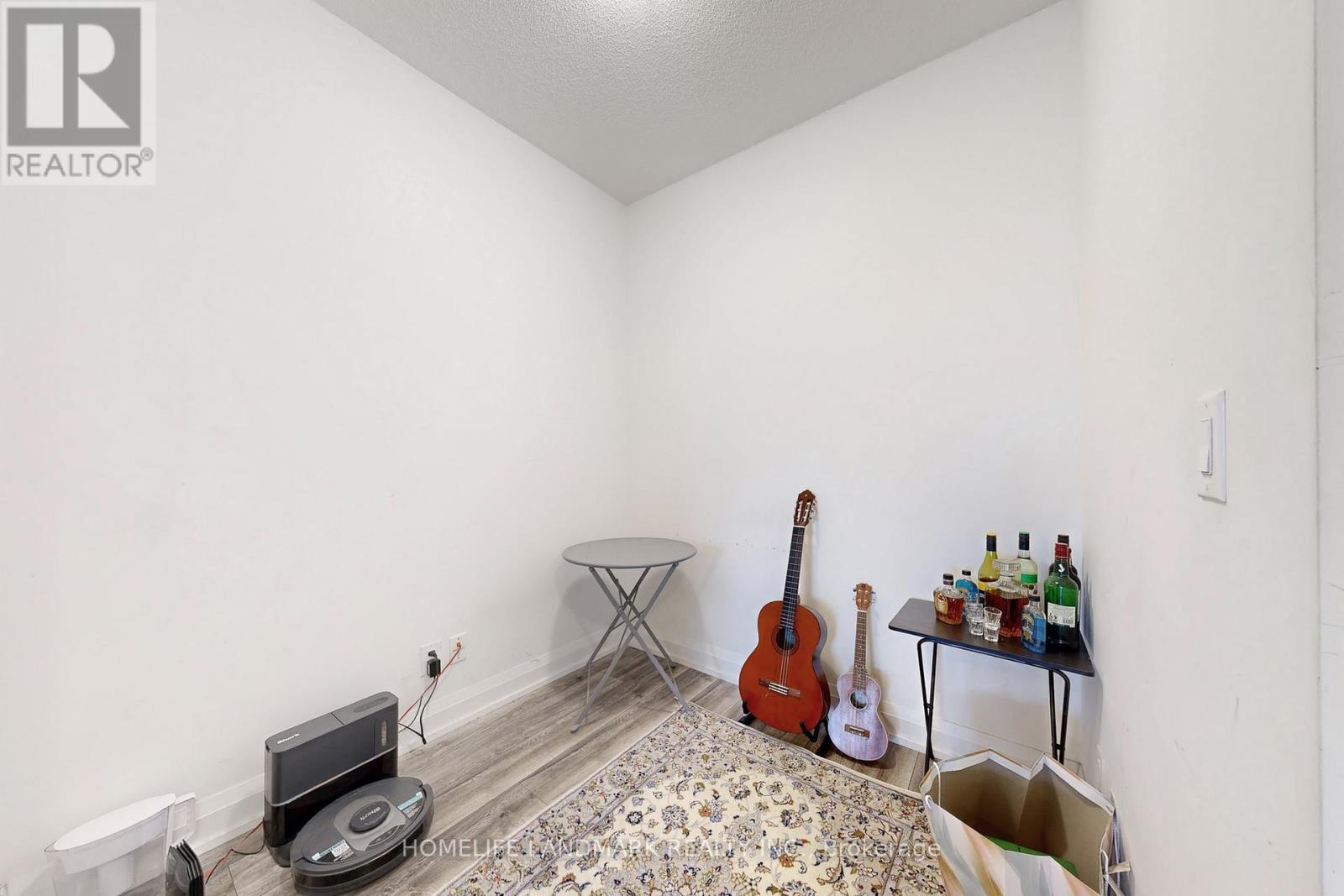 1123 - 7161 Yonge Street, Markham, ON - Indoor