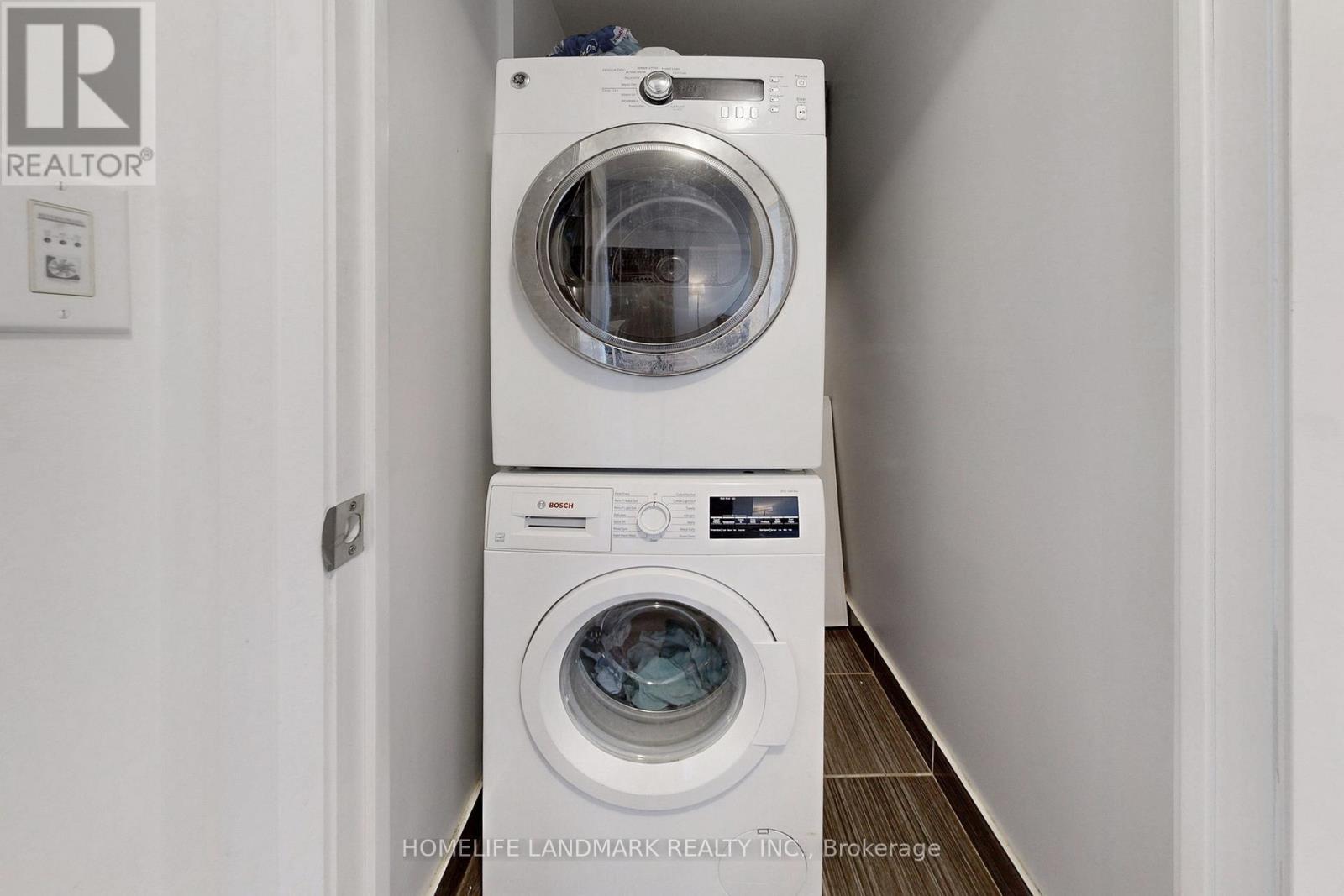 1123 - 7161 Yonge Street, Markham, ON - Indoor Photo Showing Laundry Room
