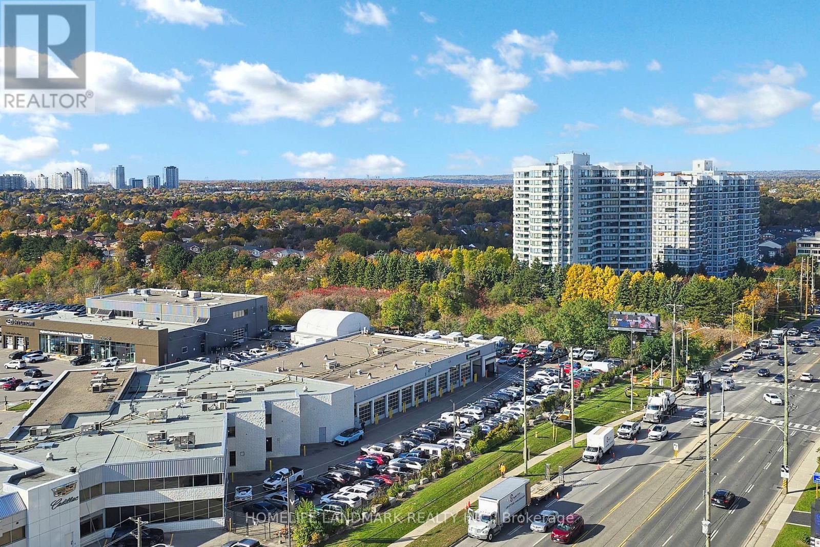 1123 - 7161 Yonge Street, Markham, ON - Outdoor With View