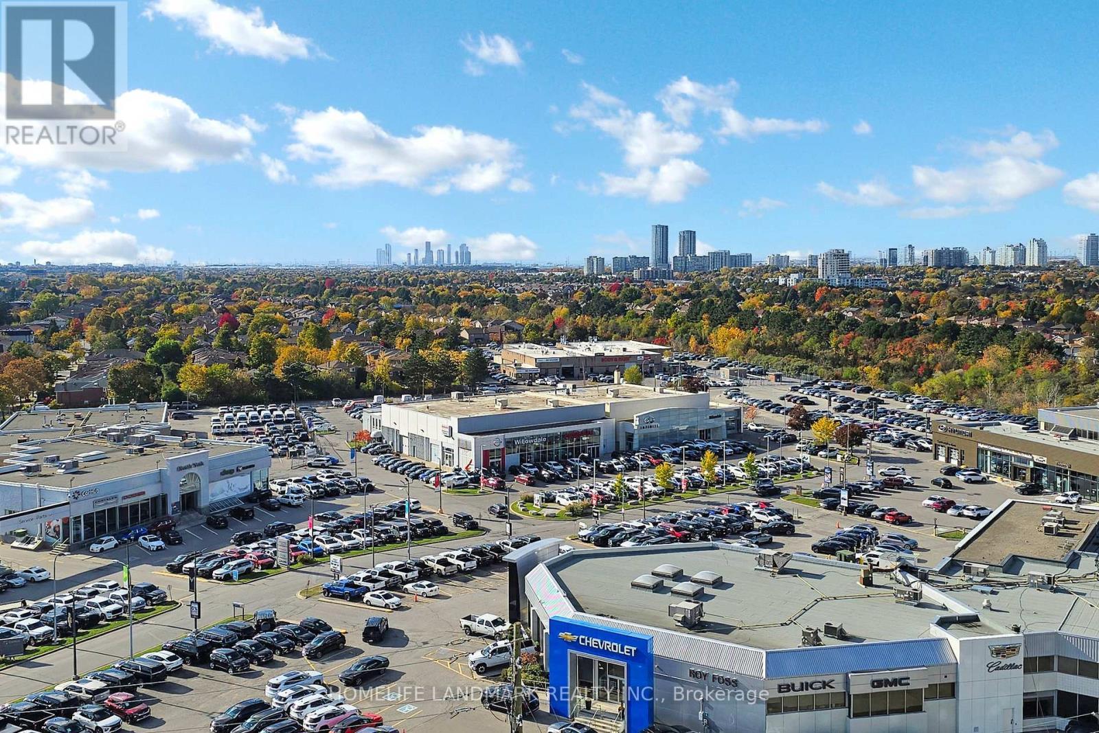 1123 - 7161 Yonge Street, Markham, ON - Outdoor With View
