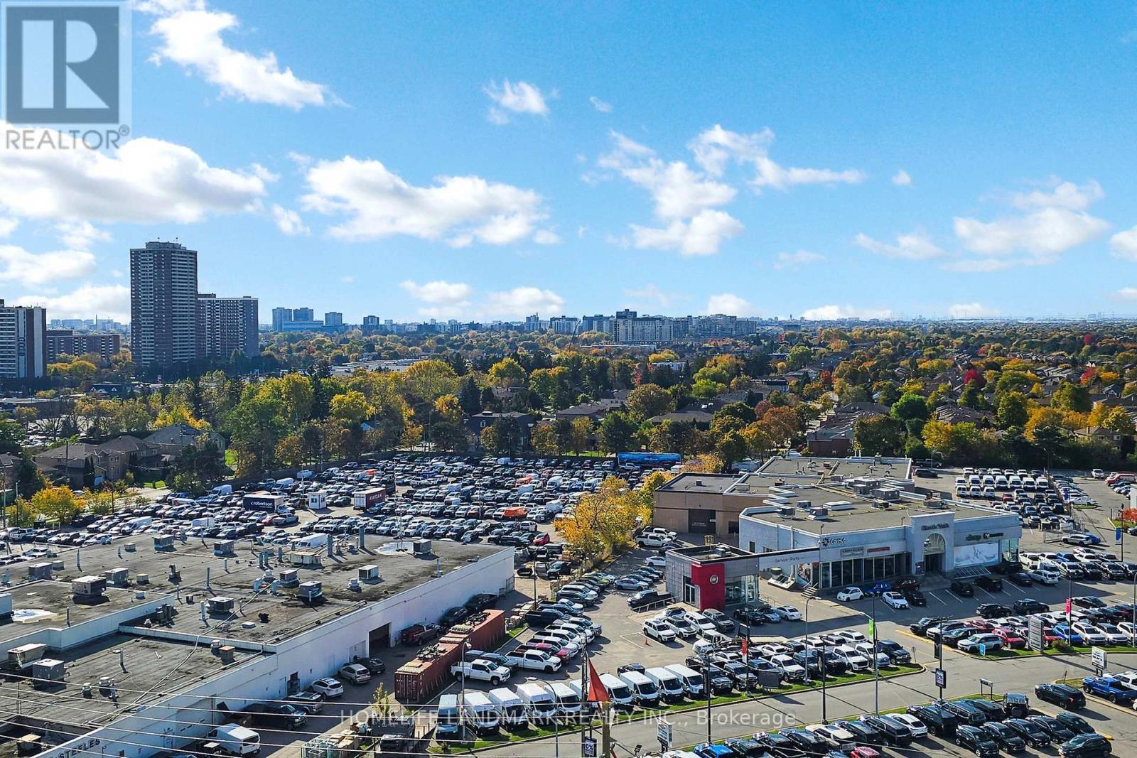 1123 - 7161 Yonge Street, Markham, ON - Outdoor With View