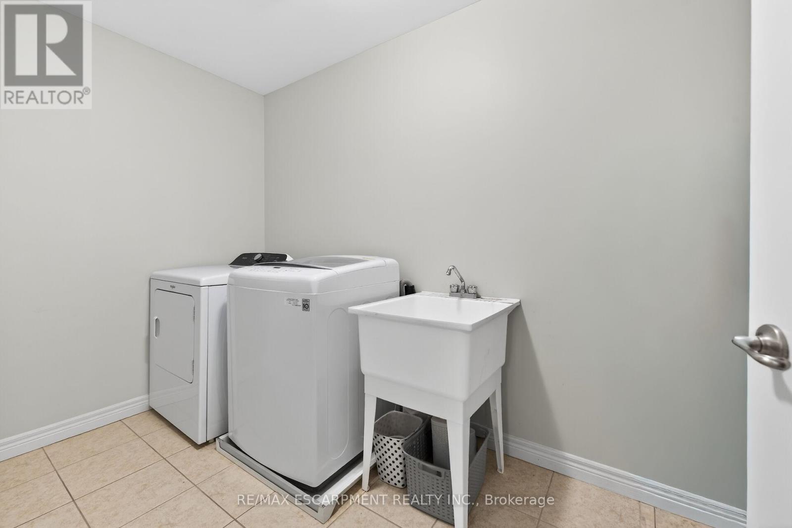 63 Chamomile Drive, Hamilton, ON - Indoor Photo Showing Laundry Room