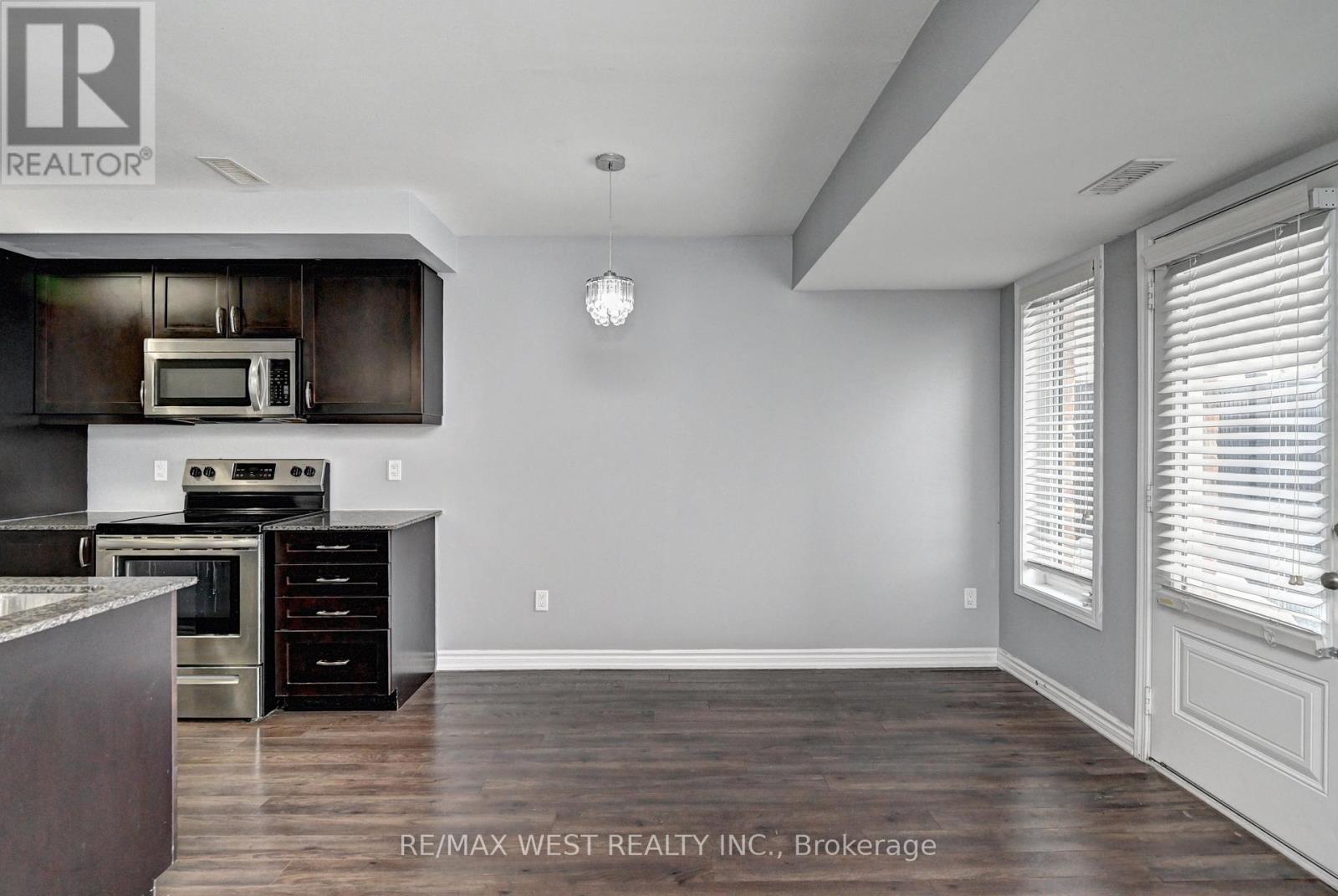 118 Daylily Lane, Kitchener, ON - Indoor Photo Showing Kitchen