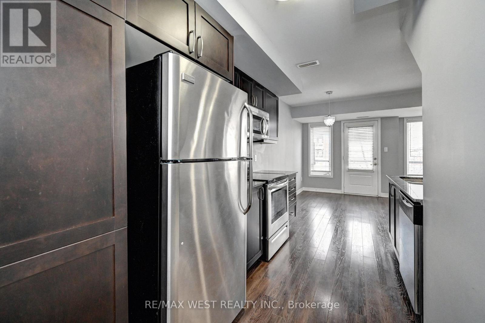 118 Daylily Lane, Kitchener, ON - Indoor Photo Showing Kitchen With Stainless Steel Kitchen