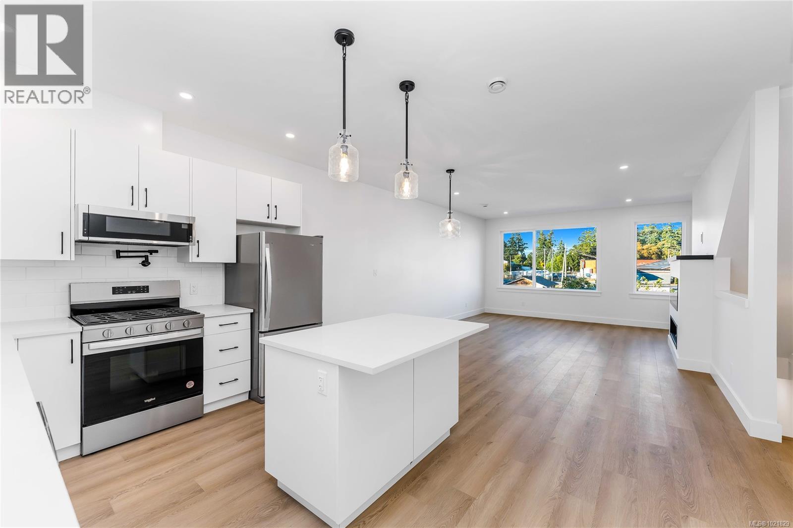 907 Vine Crt, Langford, BC - Indoor Photo Showing Kitchen With Upgraded Kitchen