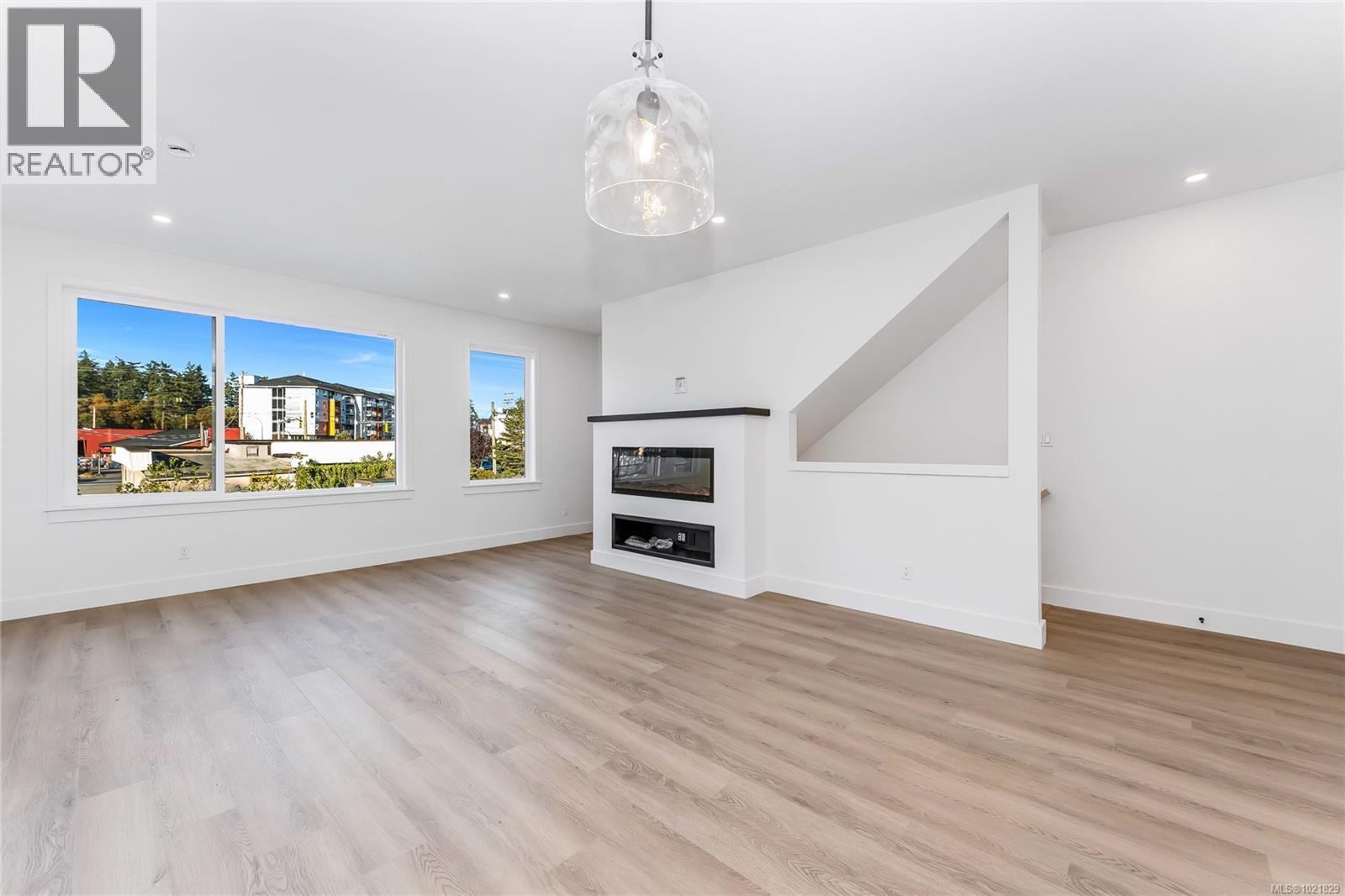 907 Vine Crt, Langford, BC - Indoor Photo Showing Living Room