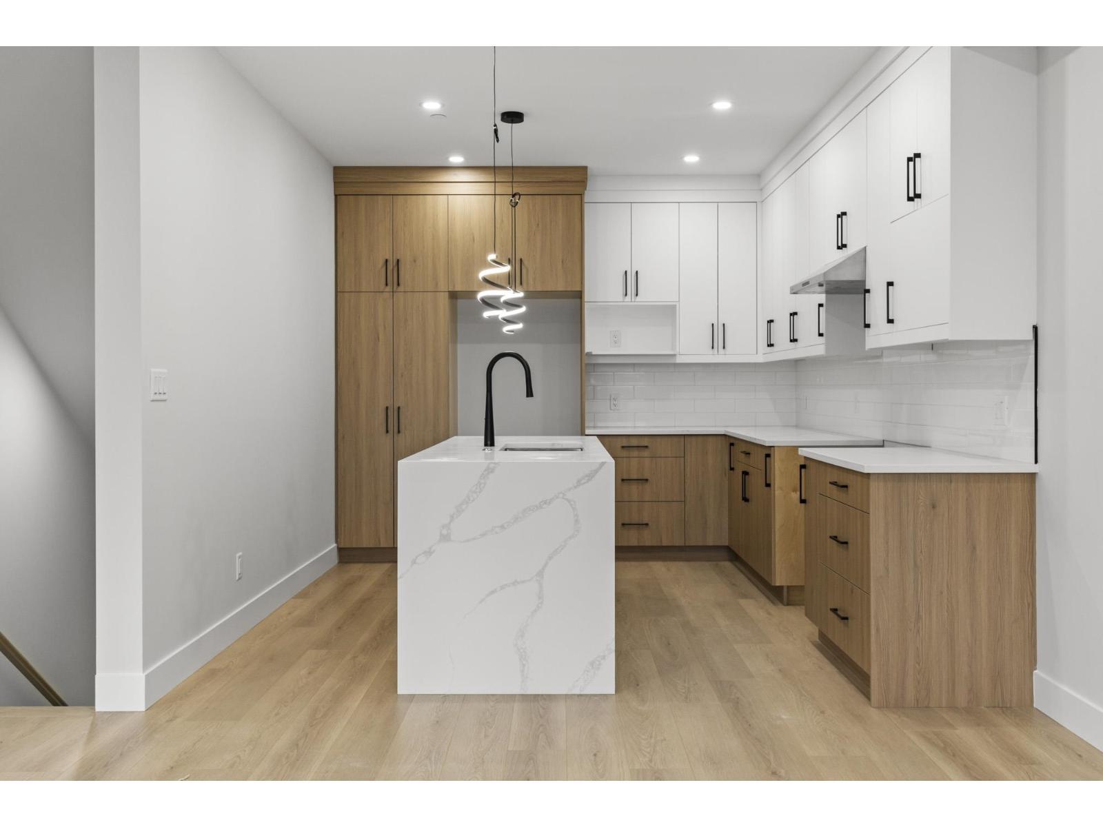 8588 Dunbar Way, Mission, BC - Indoor