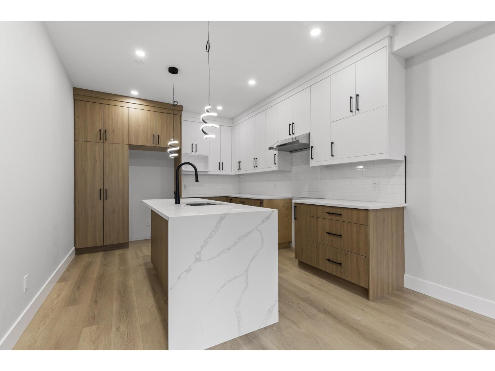 8588 Dunbar Way, Mission, BC - Indoor Photo Showing Kitchen