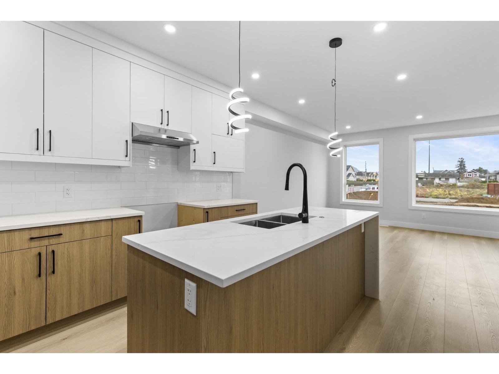 8588 Dunbar Way, Mission, BC - Indoor Photo Showing Kitchen With Double Sink With Upgraded Kitchen