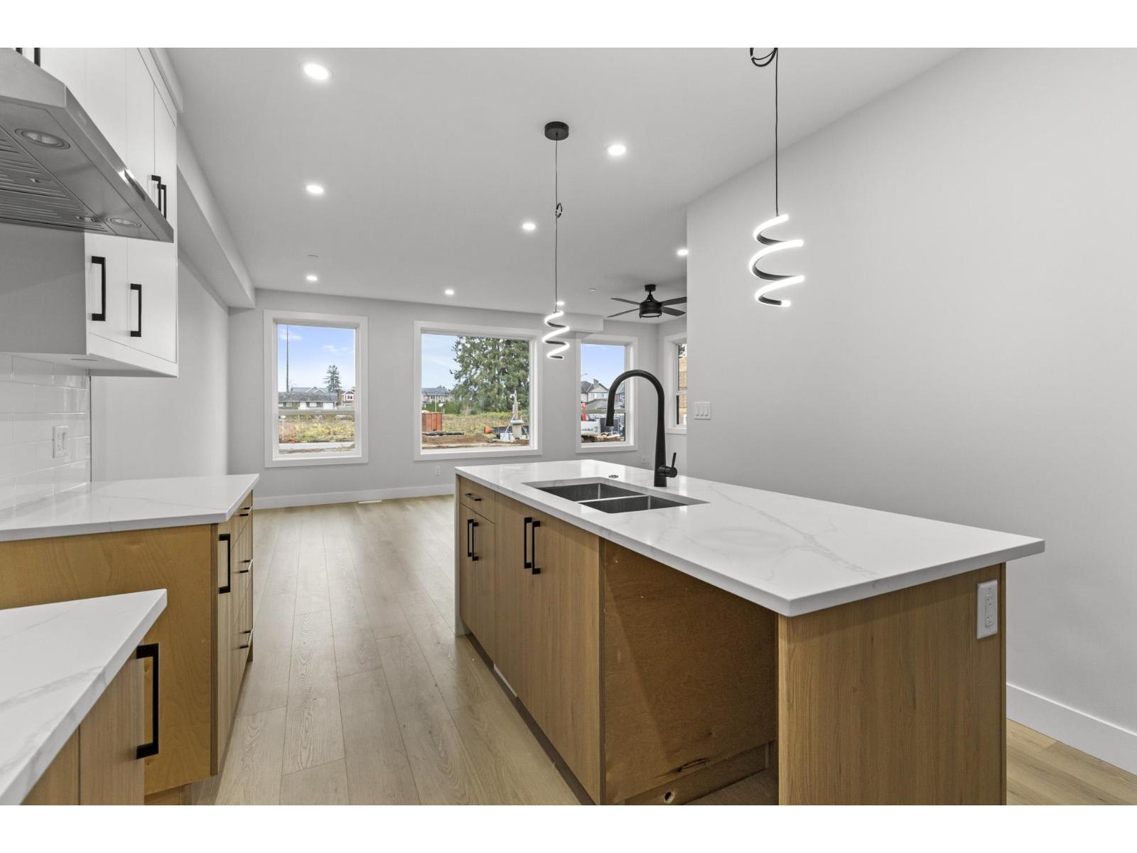 8588 Dunbar Way, Mission, BC - Indoor Photo Showing Kitchen With Double Sink With Upgraded Kitchen
