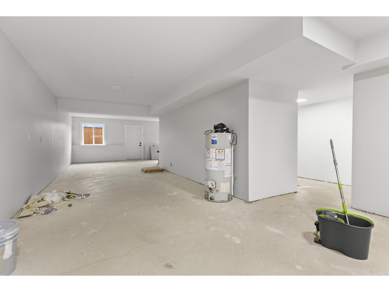 8588 Dunbar Way, Mission, BC - Indoor