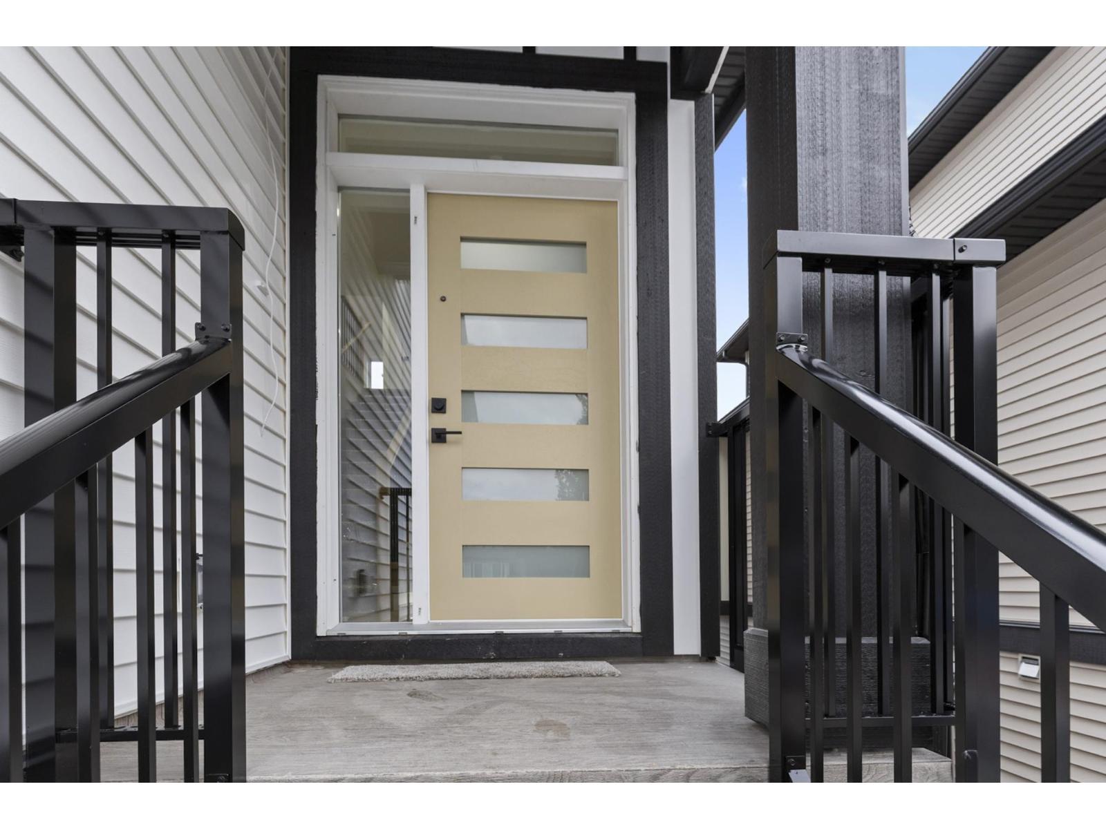 8588 Dunbar Way, Mission, BC - Outdoor With Exterior