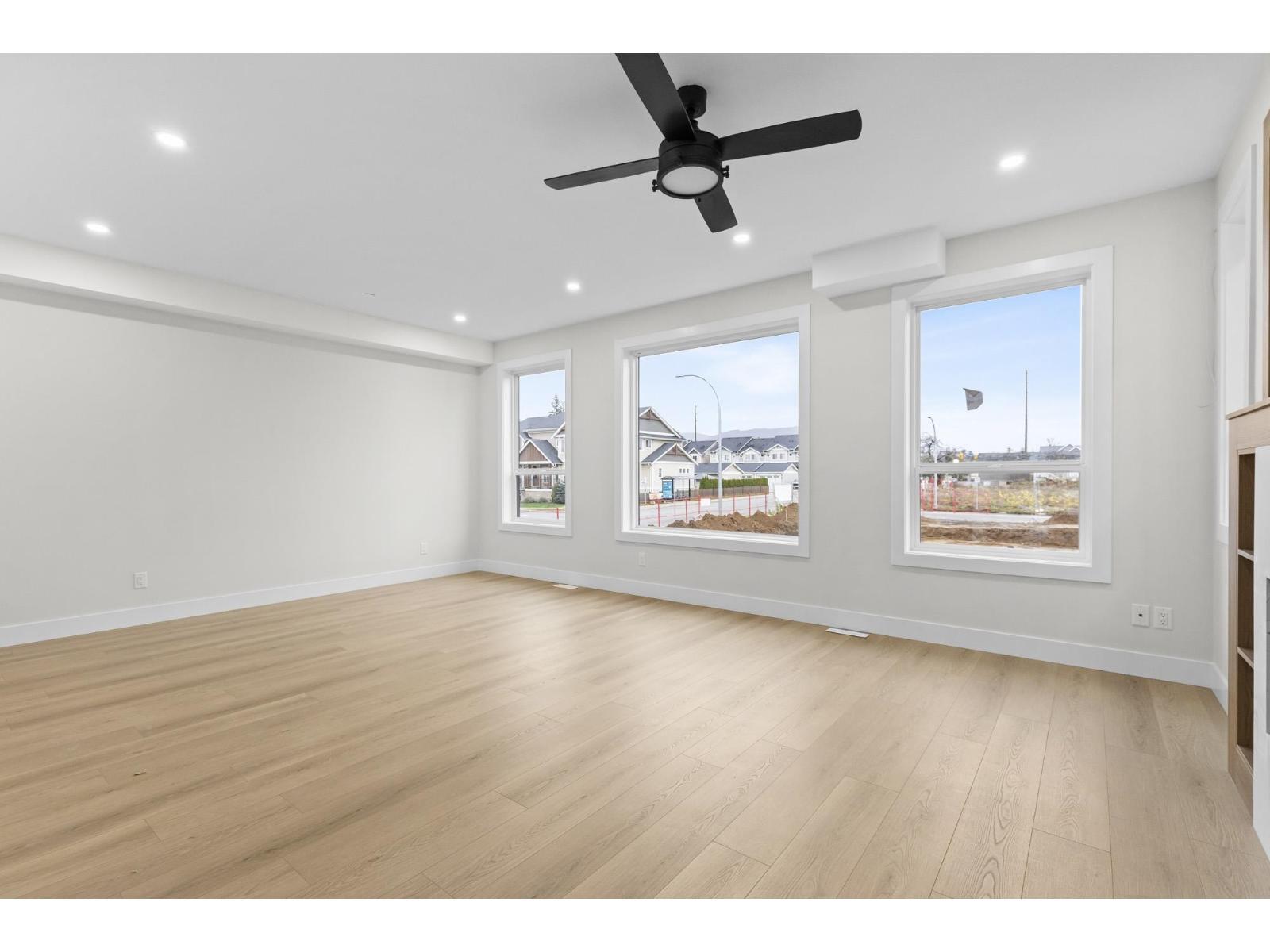 8588 Dunbar Way, Mission, BC - Indoor