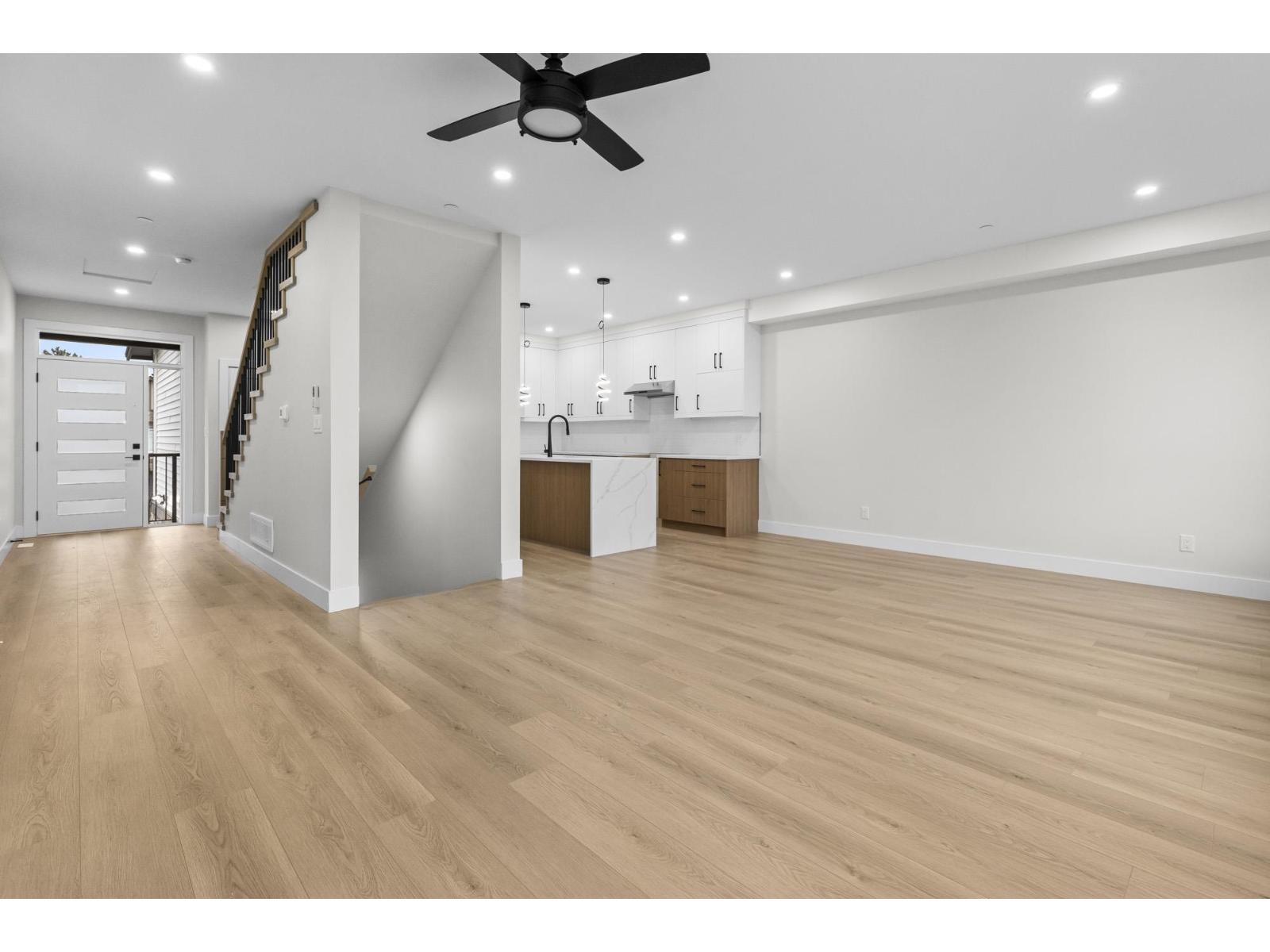 8588 Dunbar Way, Mission, BC - Indoor