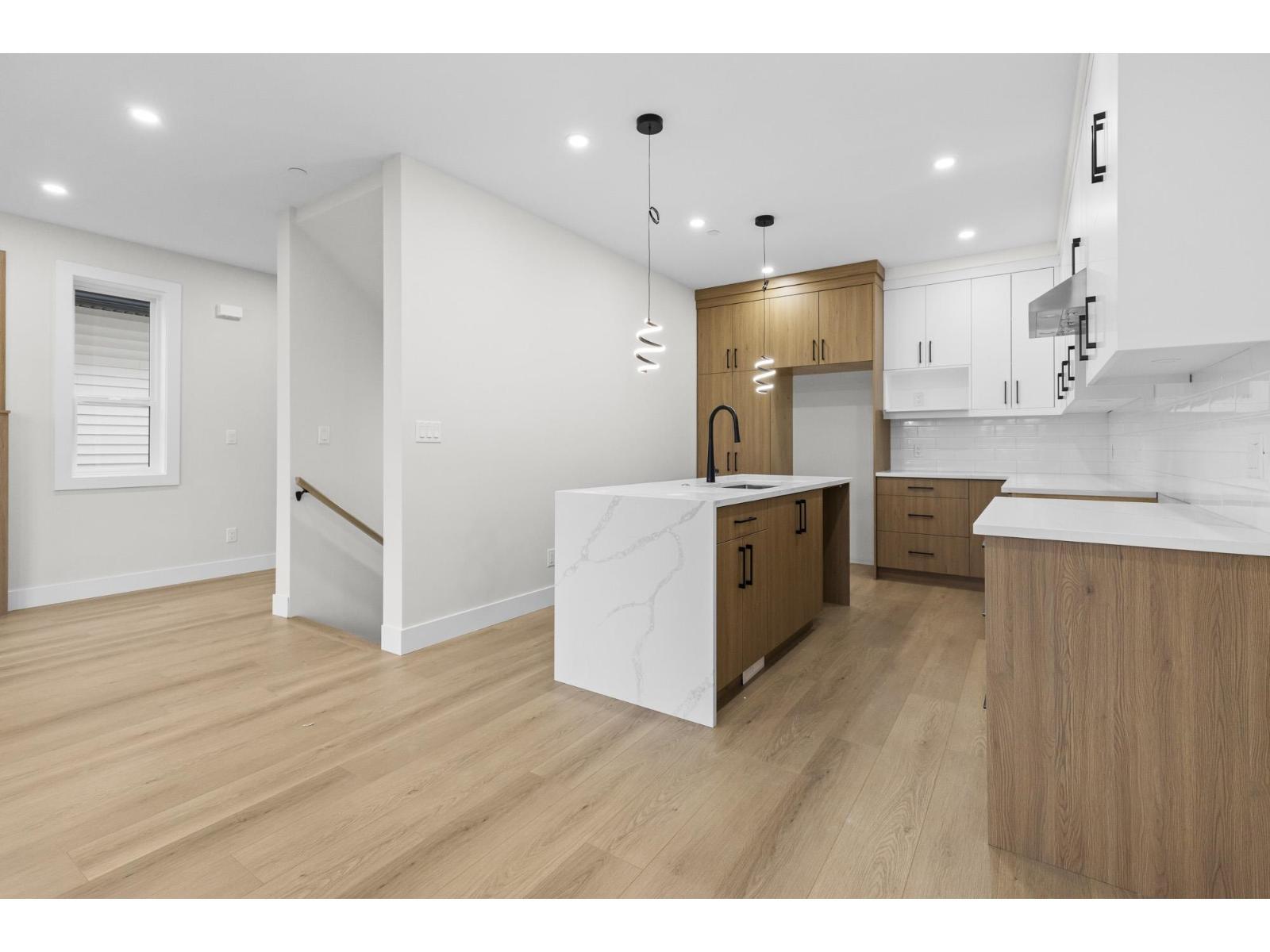 8588 Dunbar Way, Mission, BC - Indoor Photo Showing Kitchen