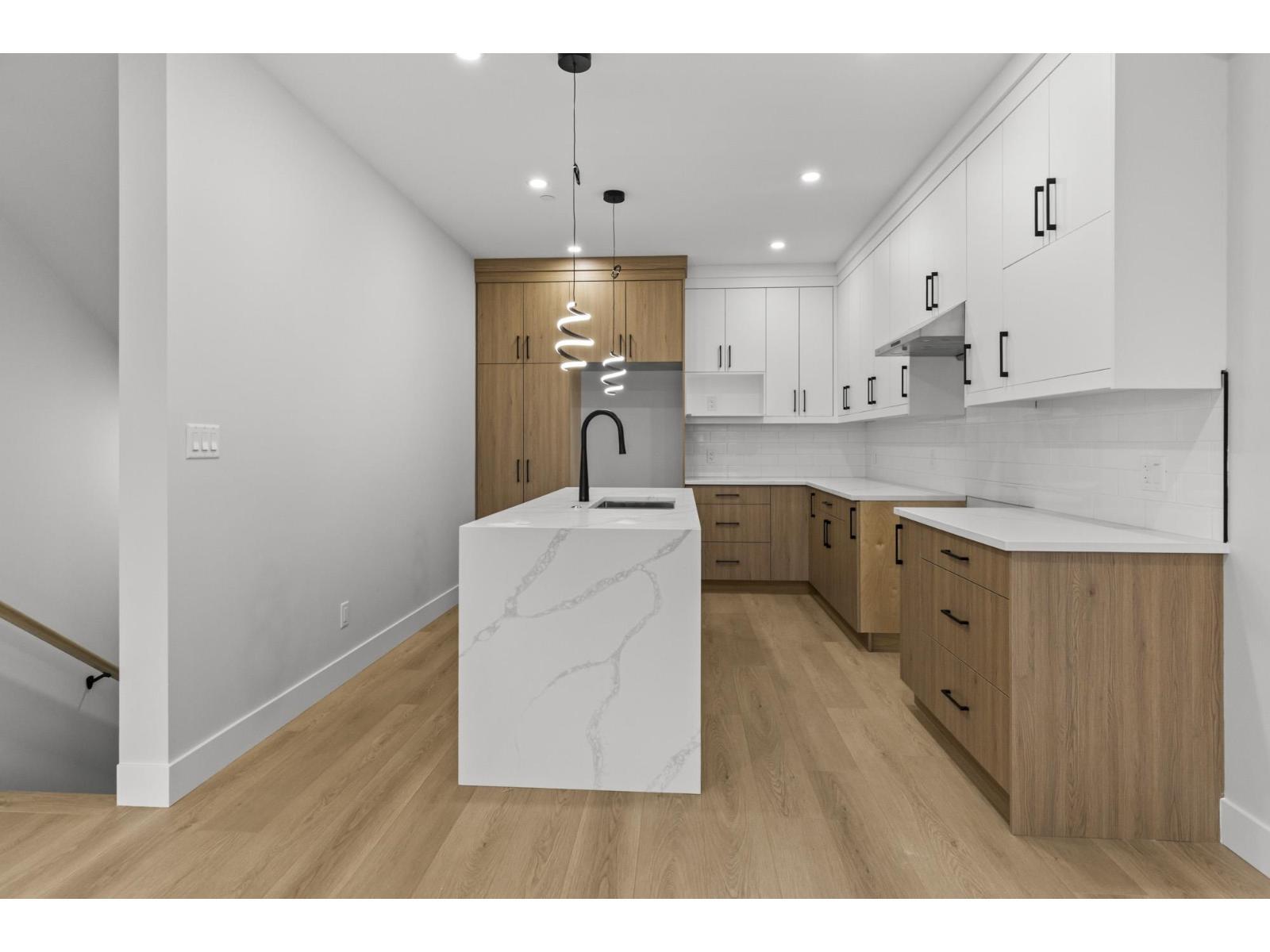 8588 Dunbar Way, Mission, BC - Indoor Photo Showing Kitchen