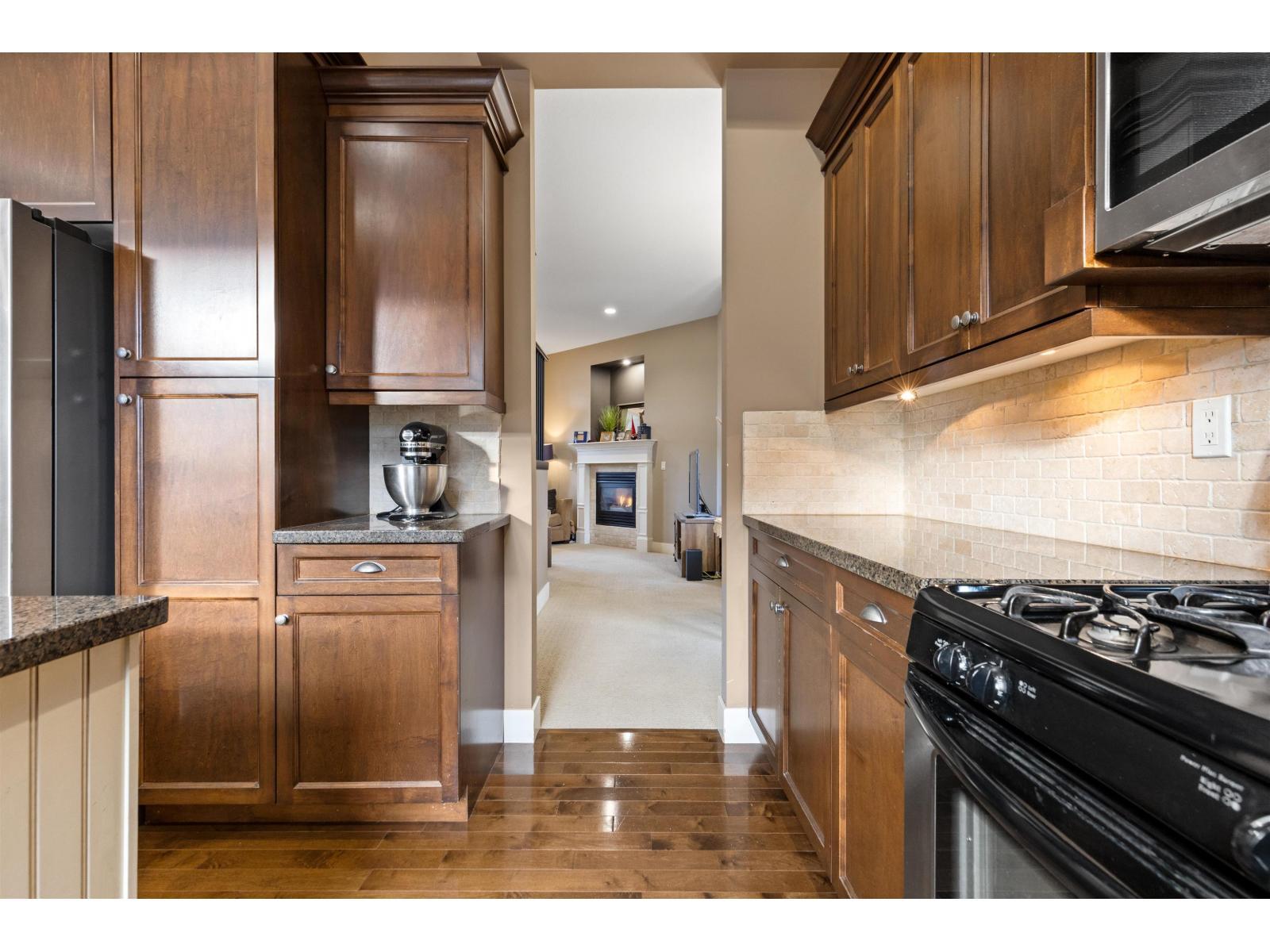 15072 61B Avenue, Surrey, BC - Indoor Photo Showing Kitchen