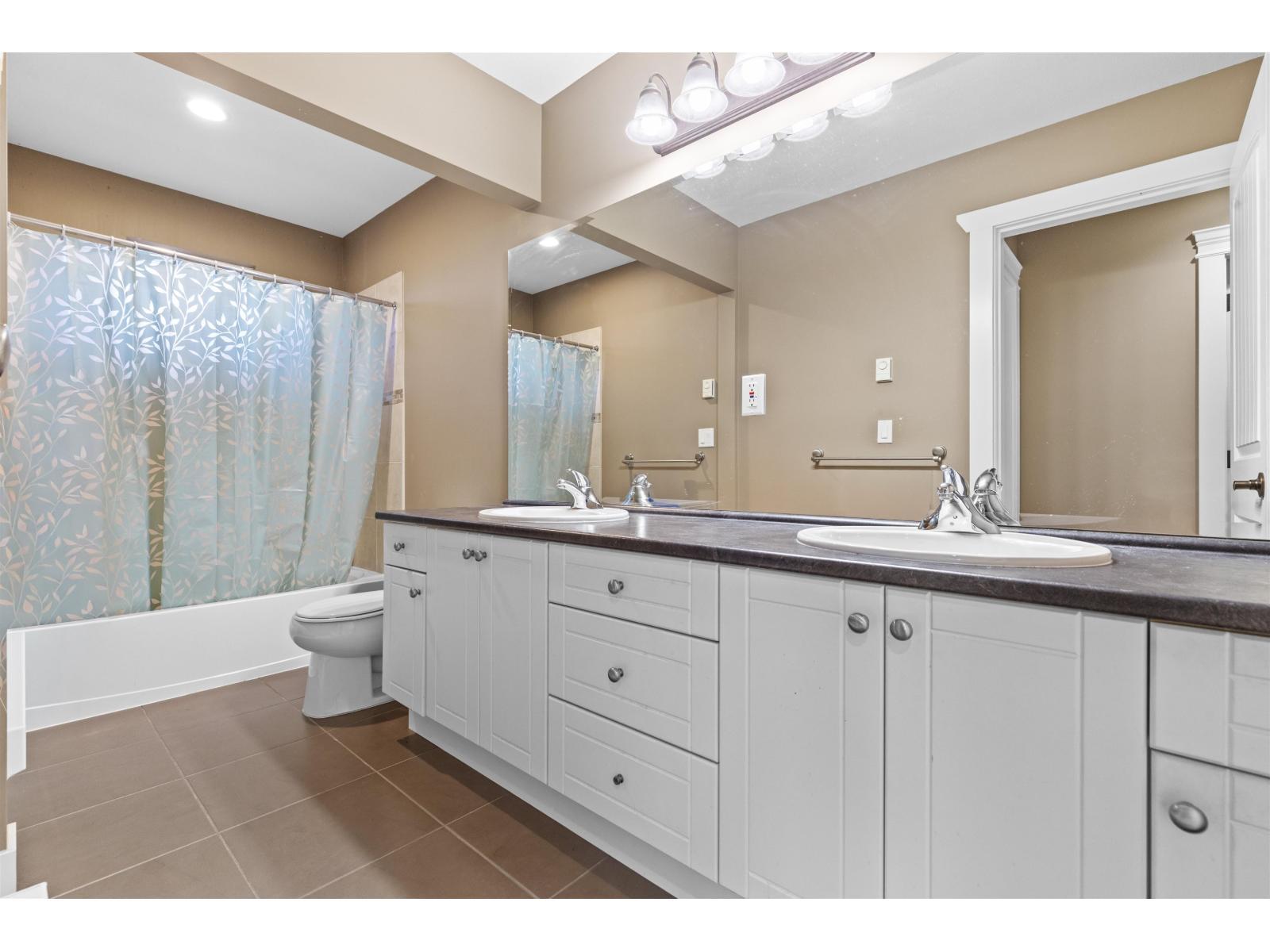 15072 61B Avenue, Surrey, BC - Indoor Photo Showing Bathroom