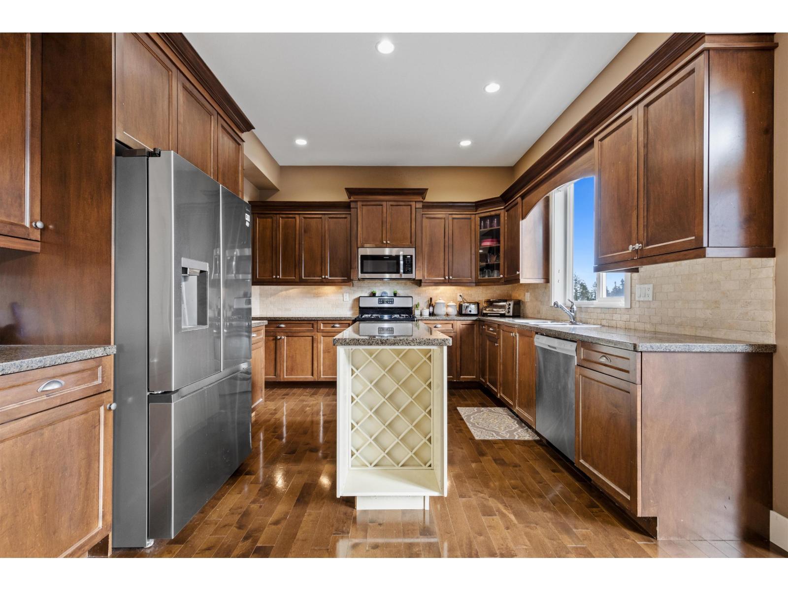 15072 61B Avenue, Surrey, BC - Indoor Photo Showing Kitchen