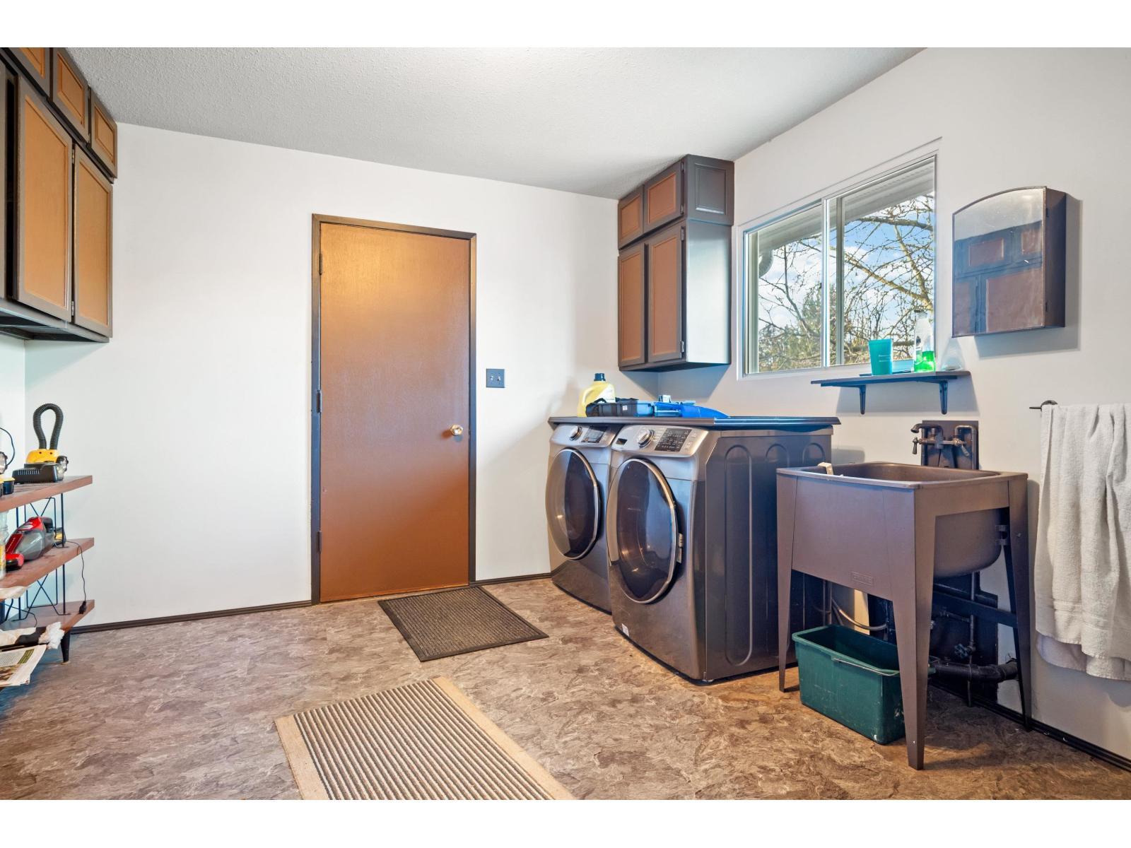 6055 172 Street, Surrey, BC - Indoor Photo Showing Laundry Room