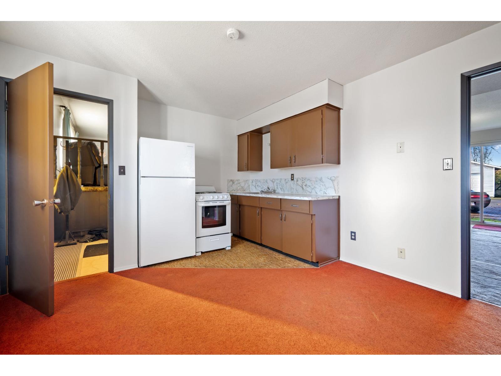 6055 172 Street, Surrey, BC - Indoor Photo Showing Kitchen