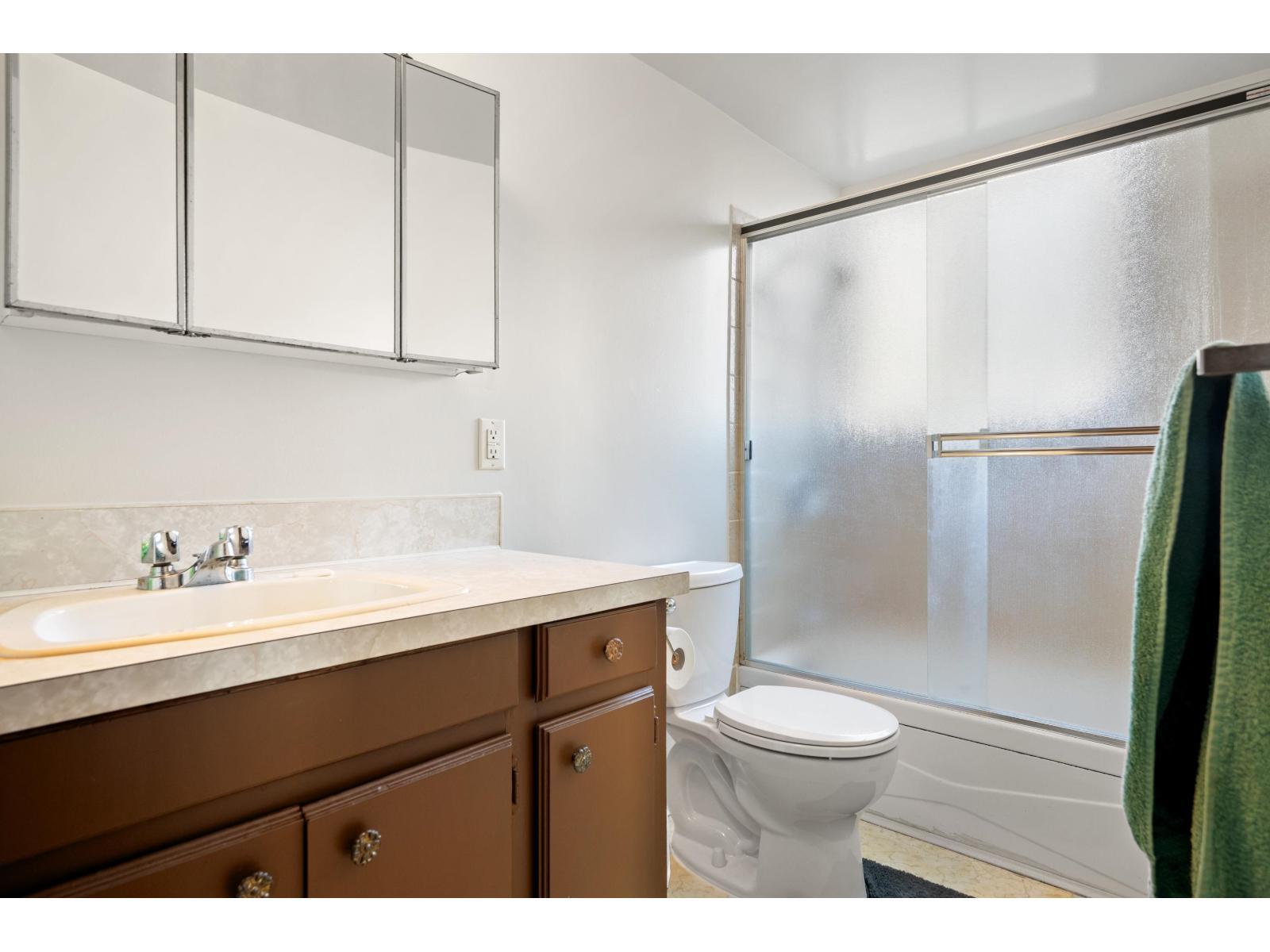 6055 172 Street, Surrey, BC - Indoor Photo Showing Bathroom