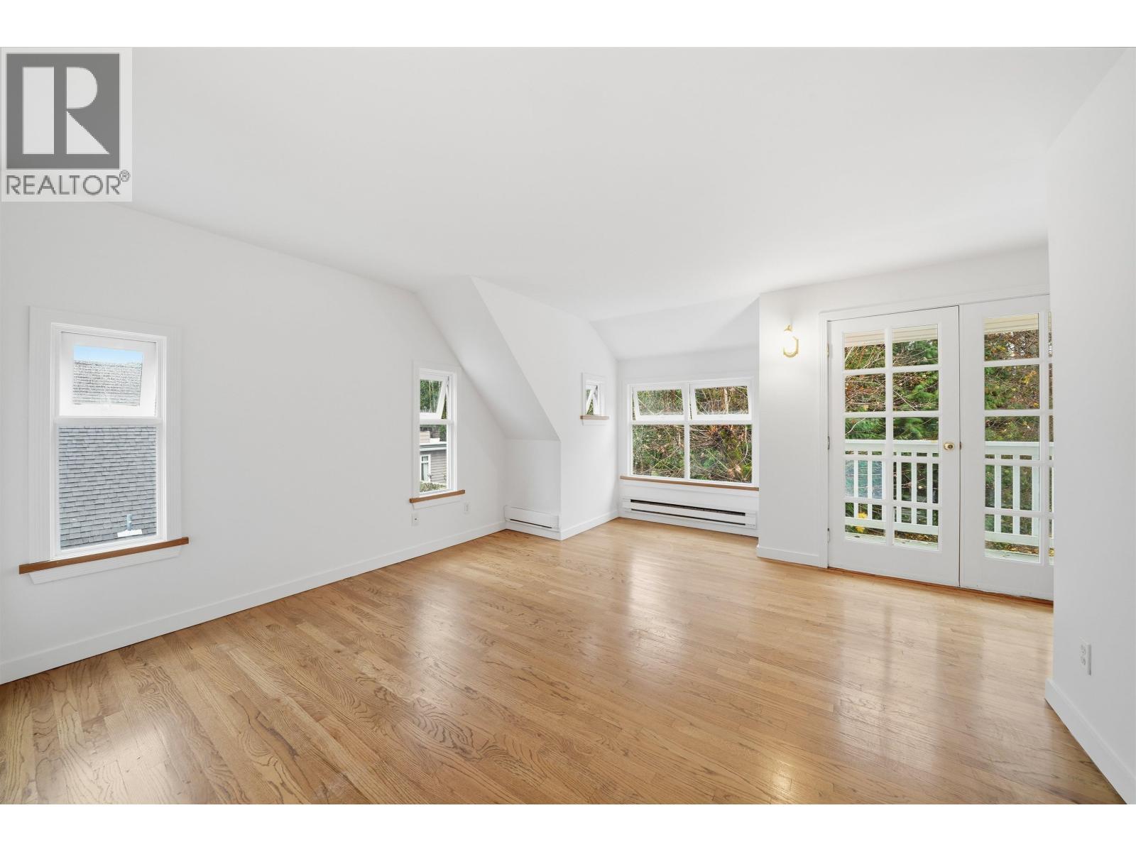 5761 Holland Street, Vancouver, BC - Indoor