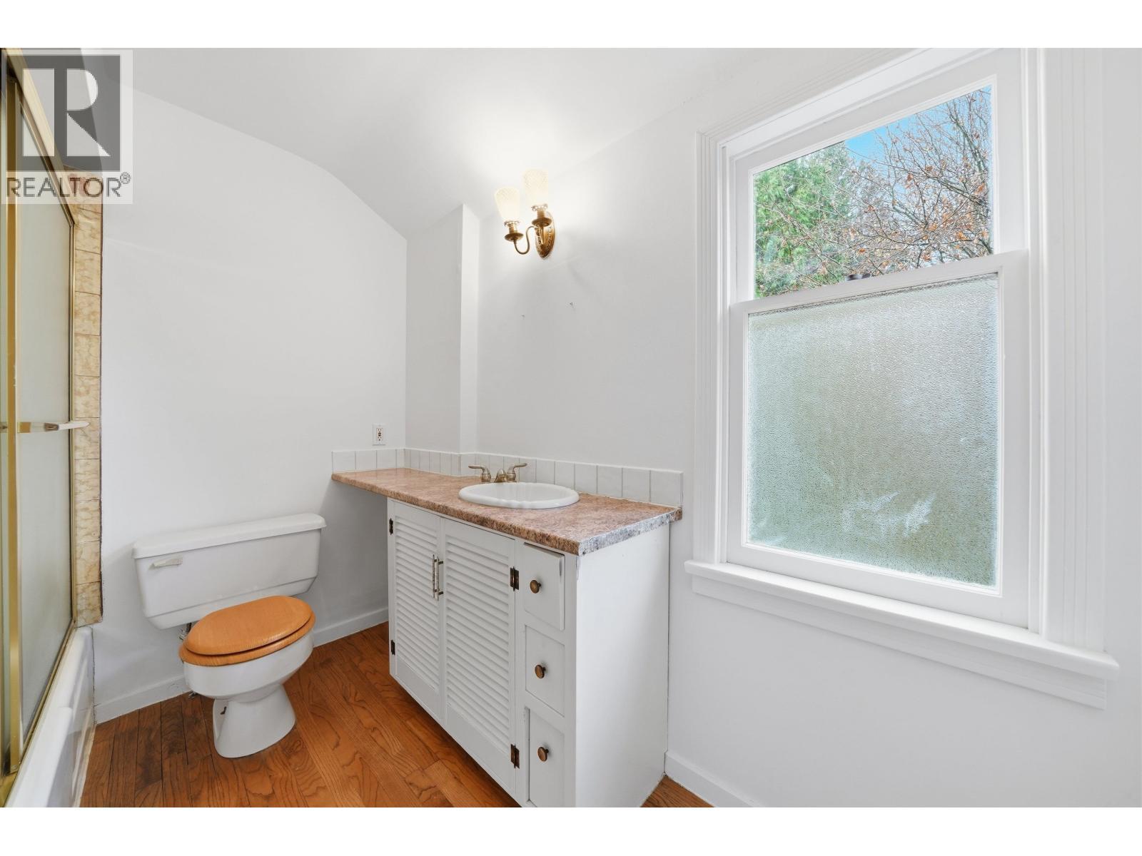 5761 Holland Street, Vancouver, BC - Indoor Photo Showing Bathroom